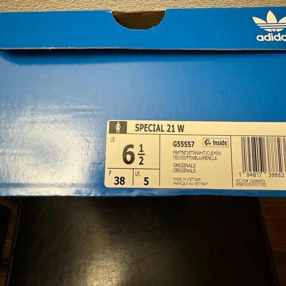 Adidas Tennis shoes - Picture 3 of 3